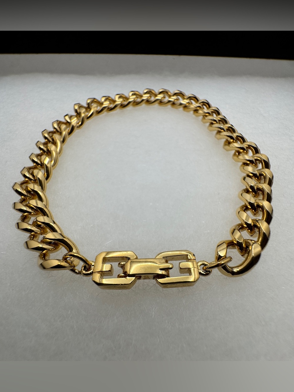 Givenchy Gold-Tone Curb Bracelet with Signature Link Clasp Size: 8.5 Unisex - Picture 8 of 14